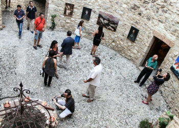 La Mostra Collettiva nella Torre Aragonese apre i battenti