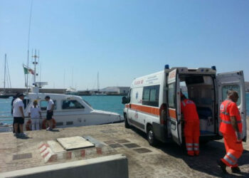 Marittimo colto da malore, salvato dalla Guardia costiera di Crotone