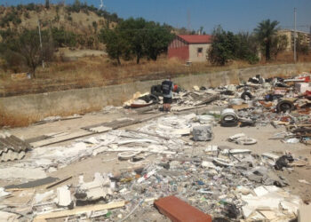 Scoperta maxi discarica abusiva a Crotone