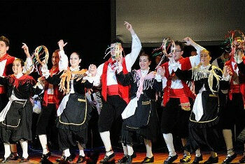 Solidarieta’ e Folk con i Miromagnum in concerto a Diamante