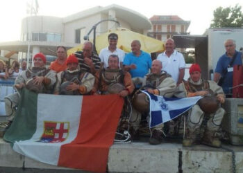 Passeggiata di palombari d’epoca: nuovo Guinness world record di immersione a Crotone