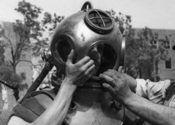 Immersione con scafandri d’epoca, si tenta il Guinness world record a Crotone