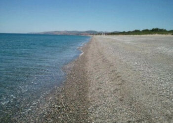 Pulizia spiagge Ciro’ Marina, dalla Regione 36mila euro