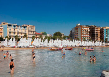 Vela, Campionato Laser: a Crotone prima giornata senza vento