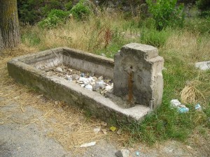 caraconza fontana degradata