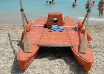 Pattino in difficolta’, salvati 5 ragazzi a Steccato di Cutro