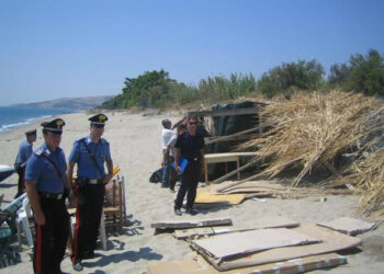 Abusivismo edilizio, sequestri e demolizioni sulle coste cirotane