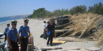 Abusivismo edilizio, sequestri e demolizioni sulle coste cirotane