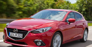 Mazda 3, la terza generazione scommette su tecnologia e sostenibilità