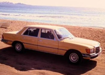 Mercedes Classe S: una storia ricca d’innovazioni per l’ammiraglia del jet set