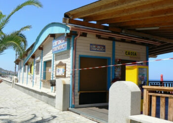 Tutela demanio, Cariati: sequestrate 4 strutture balneari, 7 denunce