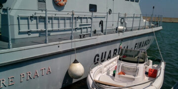 Era a bordo di motoscafo rubato, denunciato