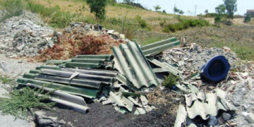 Eternit, calcinacci, mobili elettrodomestici in zona Campanise