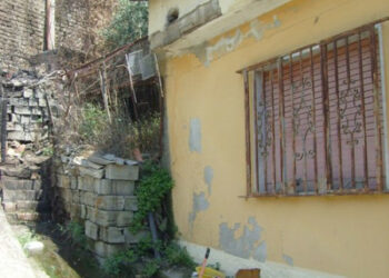 Fogna a cielo aperto nel centro storico in zona “Salto del Savuto” e “Case nuove”