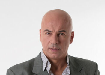 Ciro’ Arte, Giovanni Cacioppo porta il sorriso con ‘Vita da Bar’