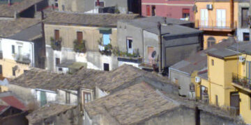 Auto parcheggiata sotto casa rubata nella notte a Ciro’