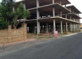 Marciapiede costruito dall’assessore, PD: vandalismo urbanistico