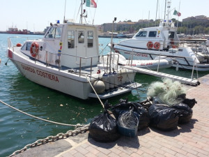 Pesca illecita nell'area marina di Capo Rizzuto, denunce e multe