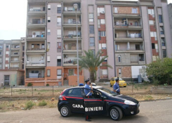 Spacciava cocaina e marijuana in casa, arrestato 24enne