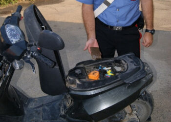 Trasportava Hashish nel motorino sulla SS106, arrestato isolitano