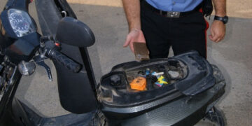 Trasportava Hashish nel motorino sulla SS106, arrestato isolitano