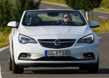 Cascada, la scoperta Opel sarà proposta anche in versione turbo