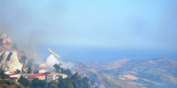 Ciro’ avvolto da fiamme e fumo