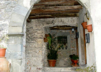 Da Lucca un enneagramma riconducibile all’atrio del castello