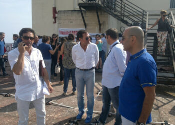 Continua la protesta sul tetto del tribunale di Rossano, oggi la conferenza stampa