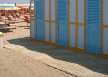 Le Castella, comune avvia servizio di spogliatoio e bagni pubblici