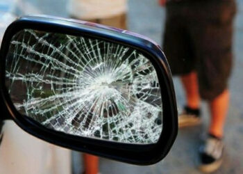 Specchietto rotto, occhio alla truffa a Ciro’ Marina