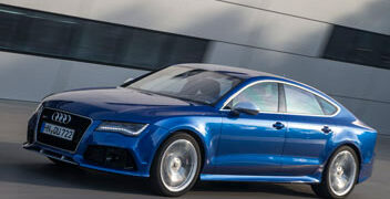 Supercar travestita da berlina-coupé