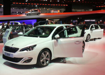 Peugeot 308, debutta a Francoforte l’anti Golf francese