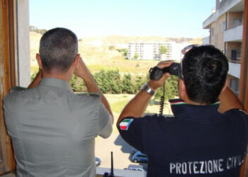 Appicca incendio ma viene ‘beccato’ dagli agenti