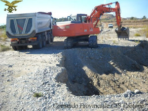 Furto inerti a Rocca di Neto (1)
