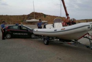 Isola Capo Rizzuto ritrovano ultimo dei 3 gommoni rubati