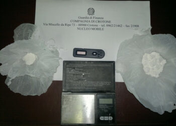 Nascondeva cocaina nella tuta da sci, arrestato