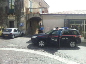 Picchia le figlie, arrestato operaio di Scandale