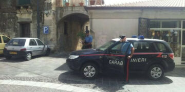 Picchia le figlie, arrestato operaio di Scandale