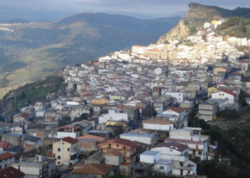 San Nicola dell’Alto: rubano nella casa di un’anziana donna, 4 arresti