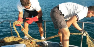 Sequestrata rete da pesca di 3500 metri a Crotone