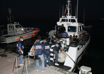 Soccorsi 32 migranti a largo di Capo Rizzuto