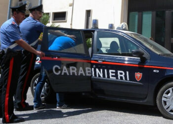 Lite a Ciro’ Marina, barista imbraccia fucile a canne mozze