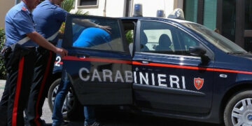 Lite a Ciro’ Marina, barista imbraccia fucile a canne mozze