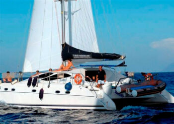 Soccorso catamarano a largo di Capo Rizzuto