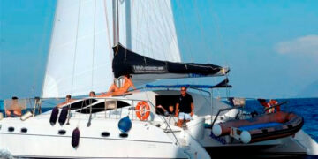 Soccorso catamarano a largo di Capo Rizzuto