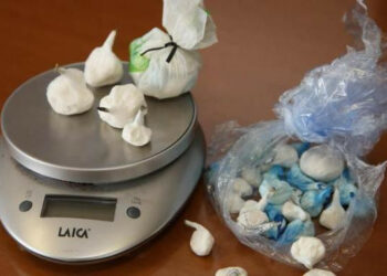 Casalinga 28enne trovata con 7 grammi tra eroina e cocaina