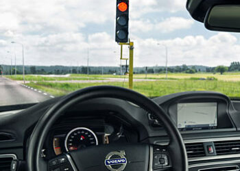 Nissan, Mercedes e Volvo, sfida tra giganti per l’auto che guida da sola