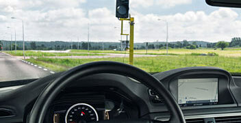 Nissan, Mercedes e Volvo, sfida tra giganti per l’auto che guida da sola