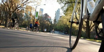 Ai domiciliari girava in bici per le vie di Crotone, arrestato